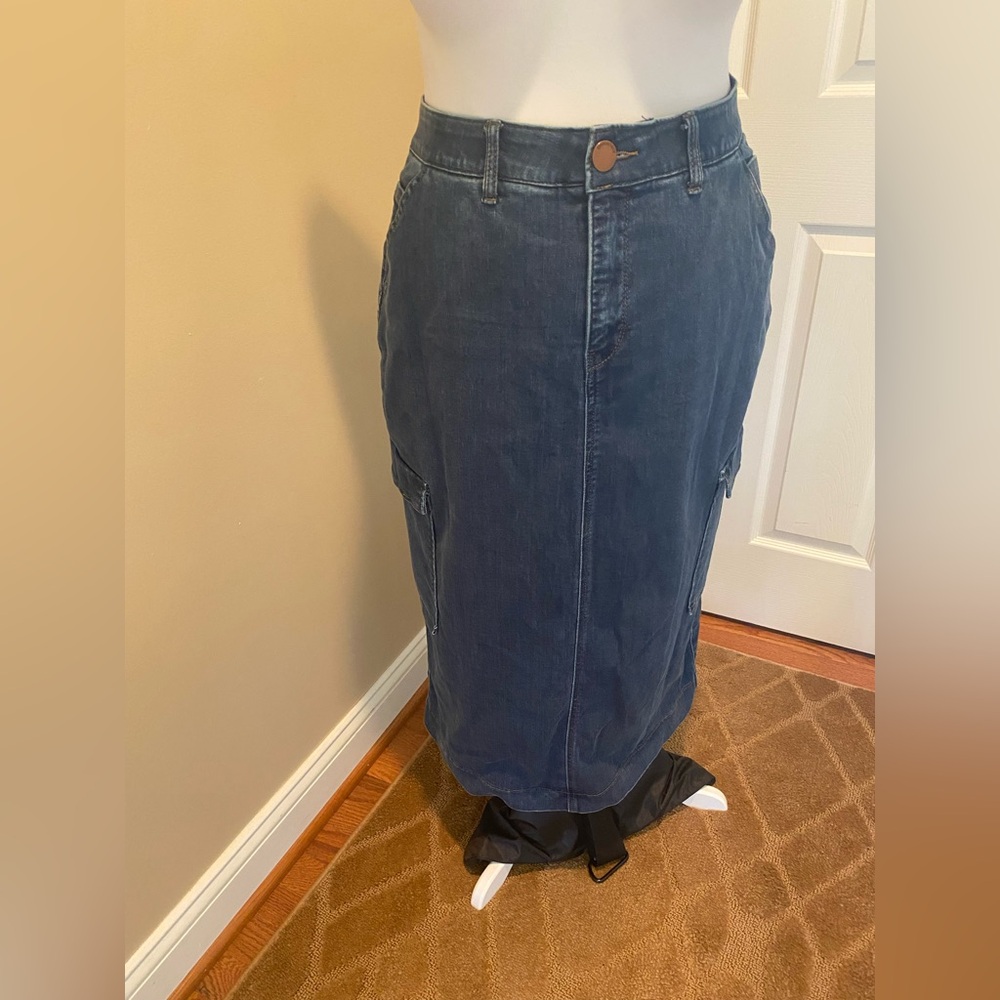 Western elegance: Democracy Stretch Denim Skirt